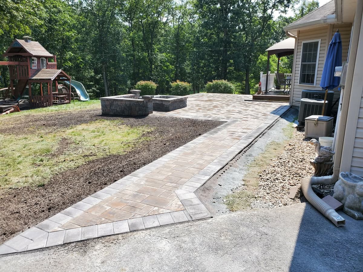 Paver patio with fire pit features